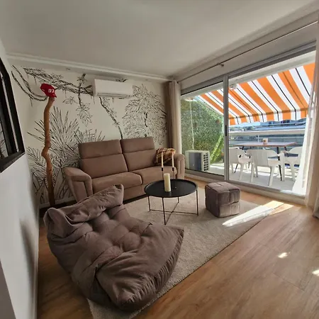 Апартаменти Elegant 2-room With Panoramic Sea View & Pool