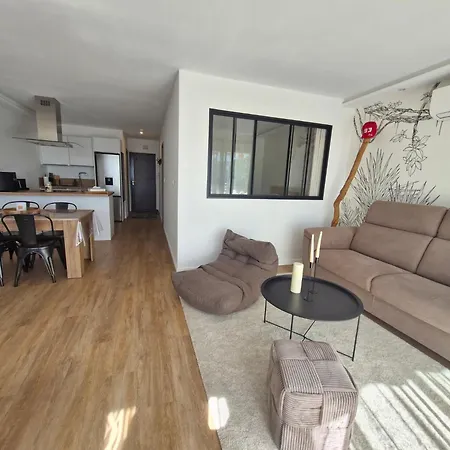 Elegant 2-room With Panoramic Sea View & Pool
