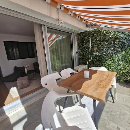 Апартаменти Elegant 2-room With Panoramic Sea View & Pool Антіб