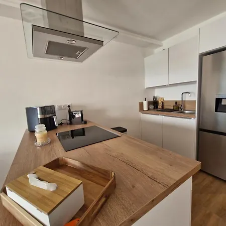Appartement Elegant 2-room With Panoramic Sea View & Pool Antibes