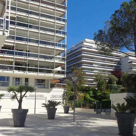 Апартаменти Elegant 2-room With Panoramic Sea View & Pool Антіб